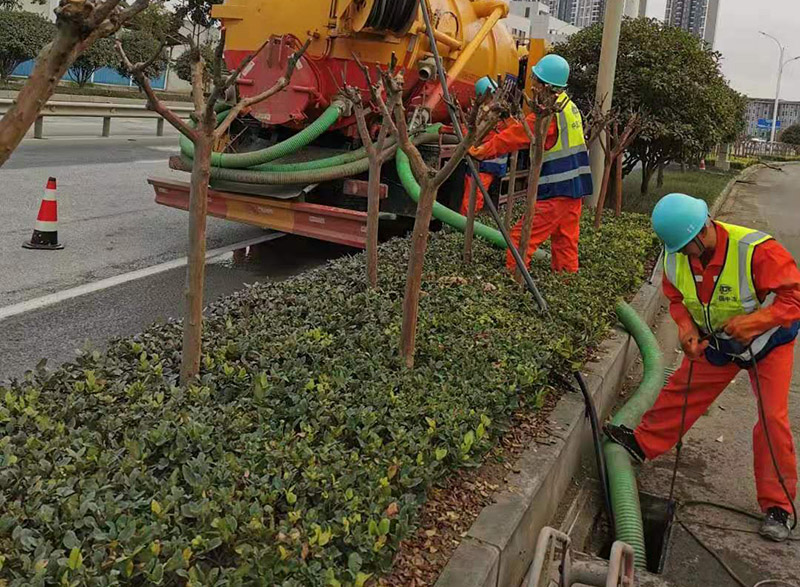 侨乡街道开发区市政管道清淤