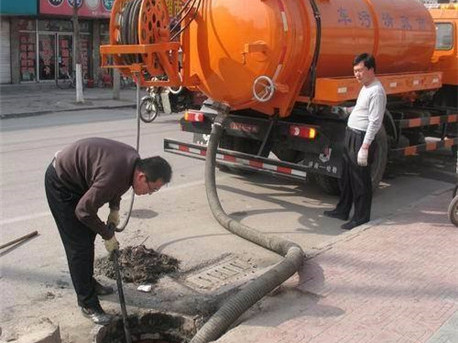 侨乡街道开发区清掏化粪池，健康生活从这里开始